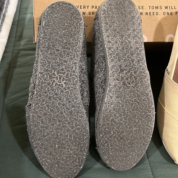 Slightly worn TOMS - Picture 7 of 9